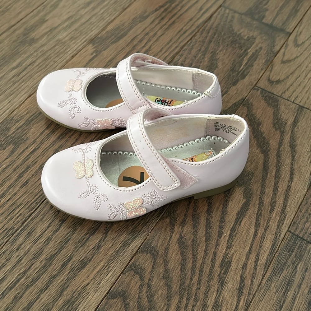 Lilac dress shoes size 7